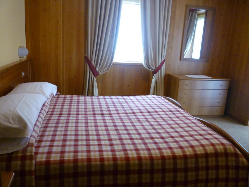 Hotel I Rododendri Valfurva Kamer foto
