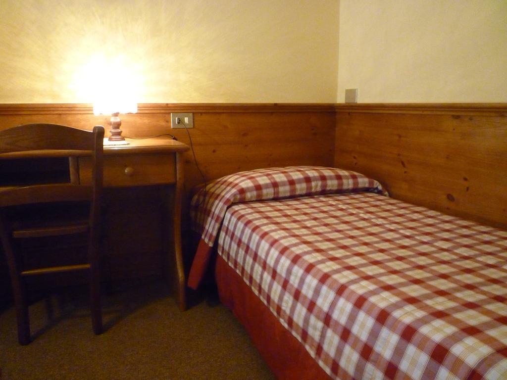 Hotel I Rododendri Valfurva Kamer foto